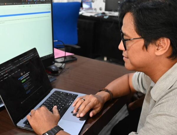 Empat Model Developer yang Lagi Saya Pelajari: Project, Layanan, Produk, dan Kombinasi (Sebagian Masih Harapan, Sebagian Sudah Dijalani)